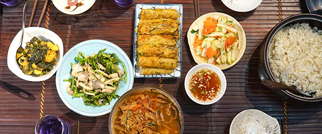 越南美食指南/餐桌上的菜肴